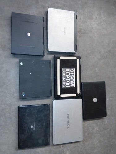Lot notebook computers - of,