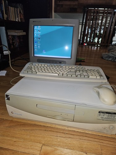 Gateway 2000 desktop computer - gateway,